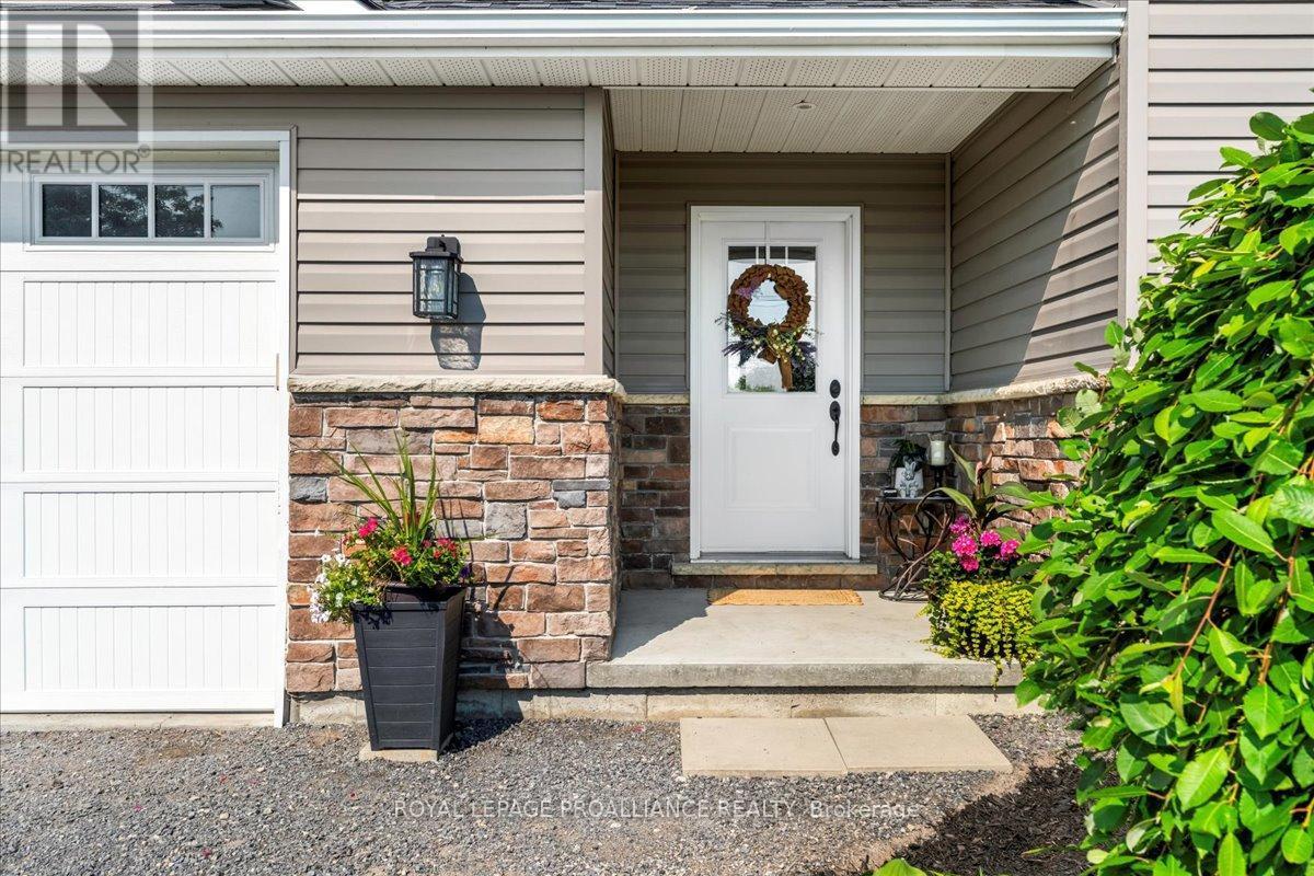 












20846 LOYALIST PARKWAY

,
Prince Edward County (Ameliasburg Ward),




Ontario
K0K1T0


