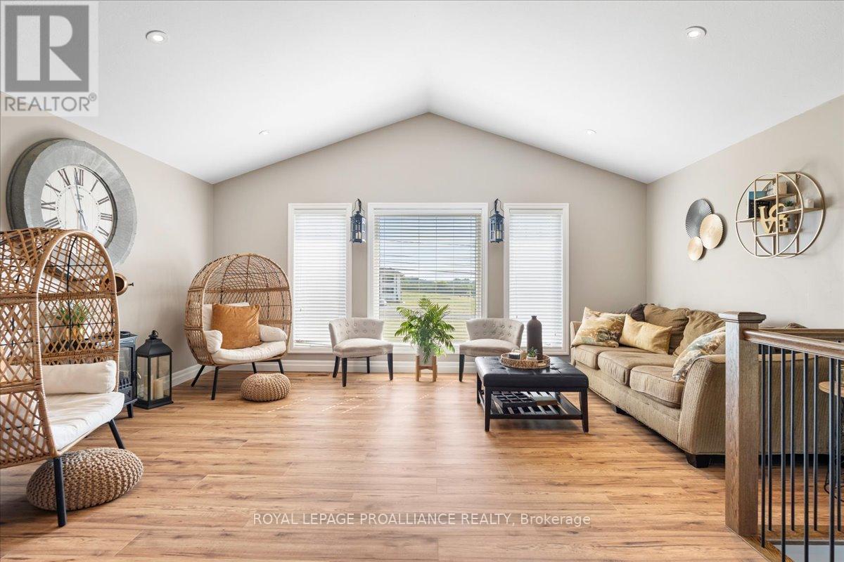 












20846 LOYALIST PARKWAY

,
Prince Edward County (Ameliasburg Ward),




Ontario
K0K1T0

