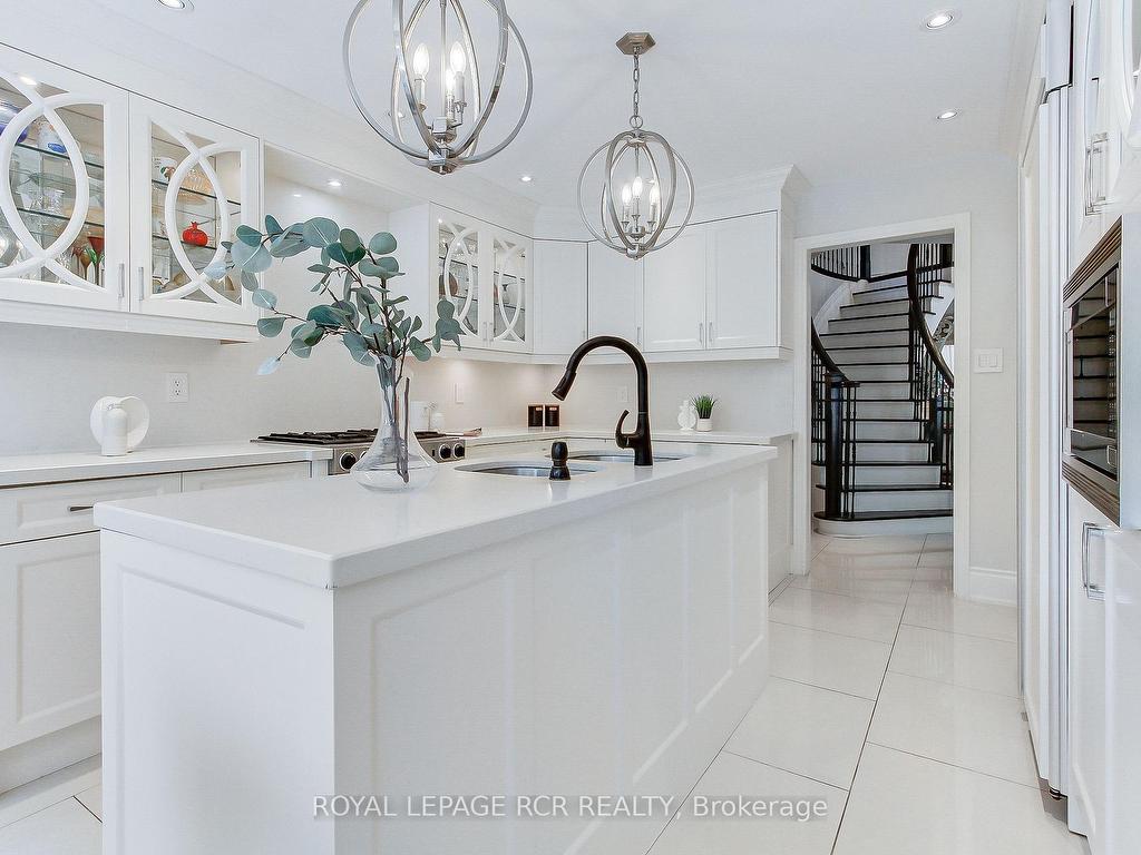 









646


Brooker

Ridge,
Newmarket,




ON
L3X 1V7

