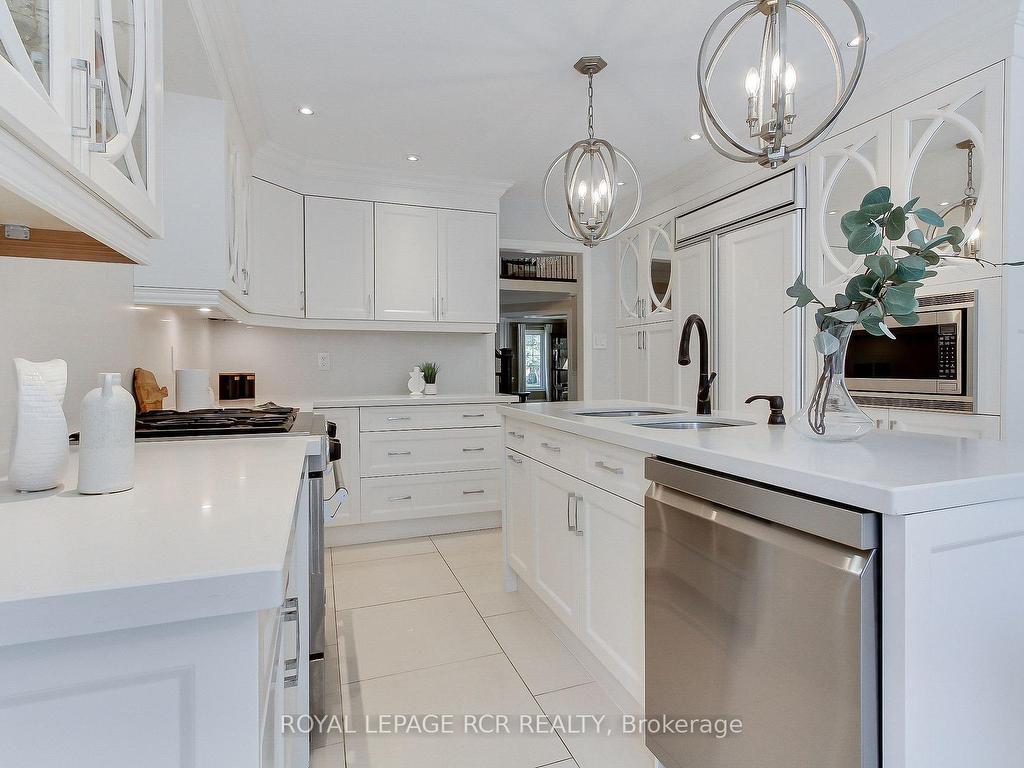 









646


Brooker

Ridge,
Newmarket,




ON
L3X 1V7

