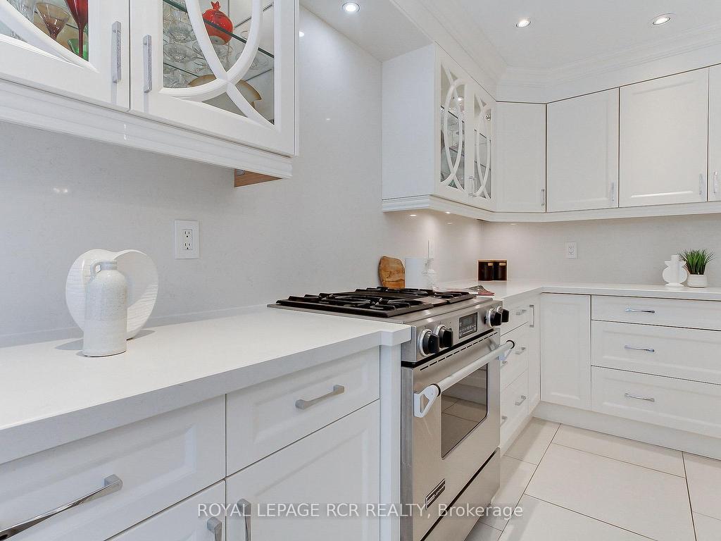 









646


Brooker

Ridge,
Newmarket,




ON
L3X 1V7

