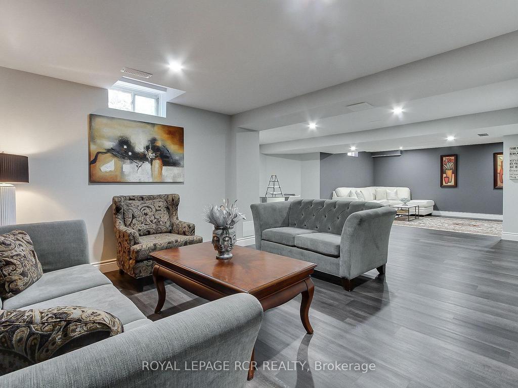 









646


Brooker

Ridge,
Newmarket,




ON
L3X 1V7

