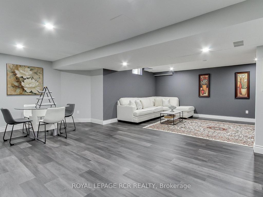 









646


Brooker

Ridge,
Newmarket,




ON
L3X 1V7

