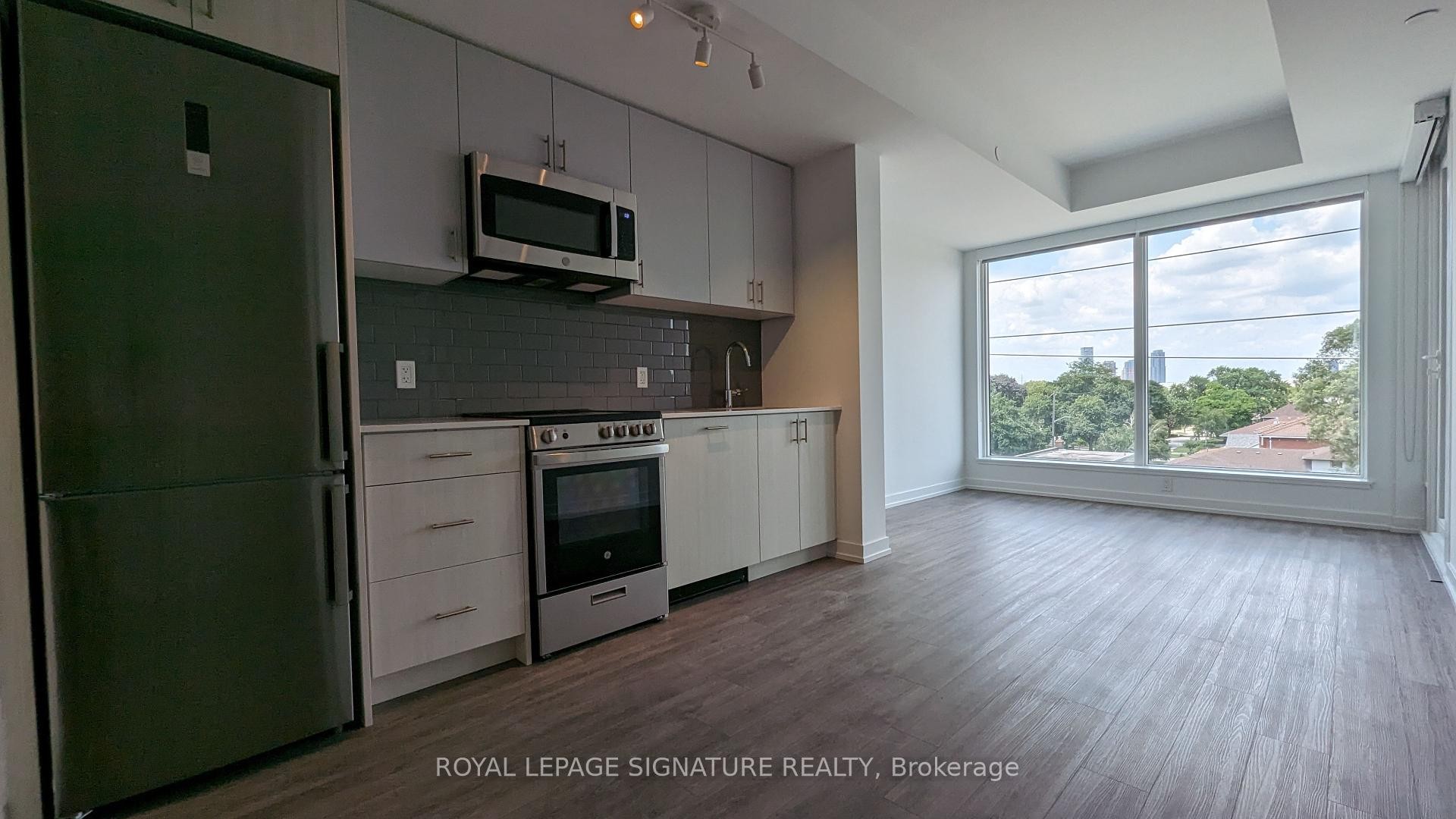









1195


The Queensway

N/A, 404,
Toronto,




ON
M8Z 1R6

