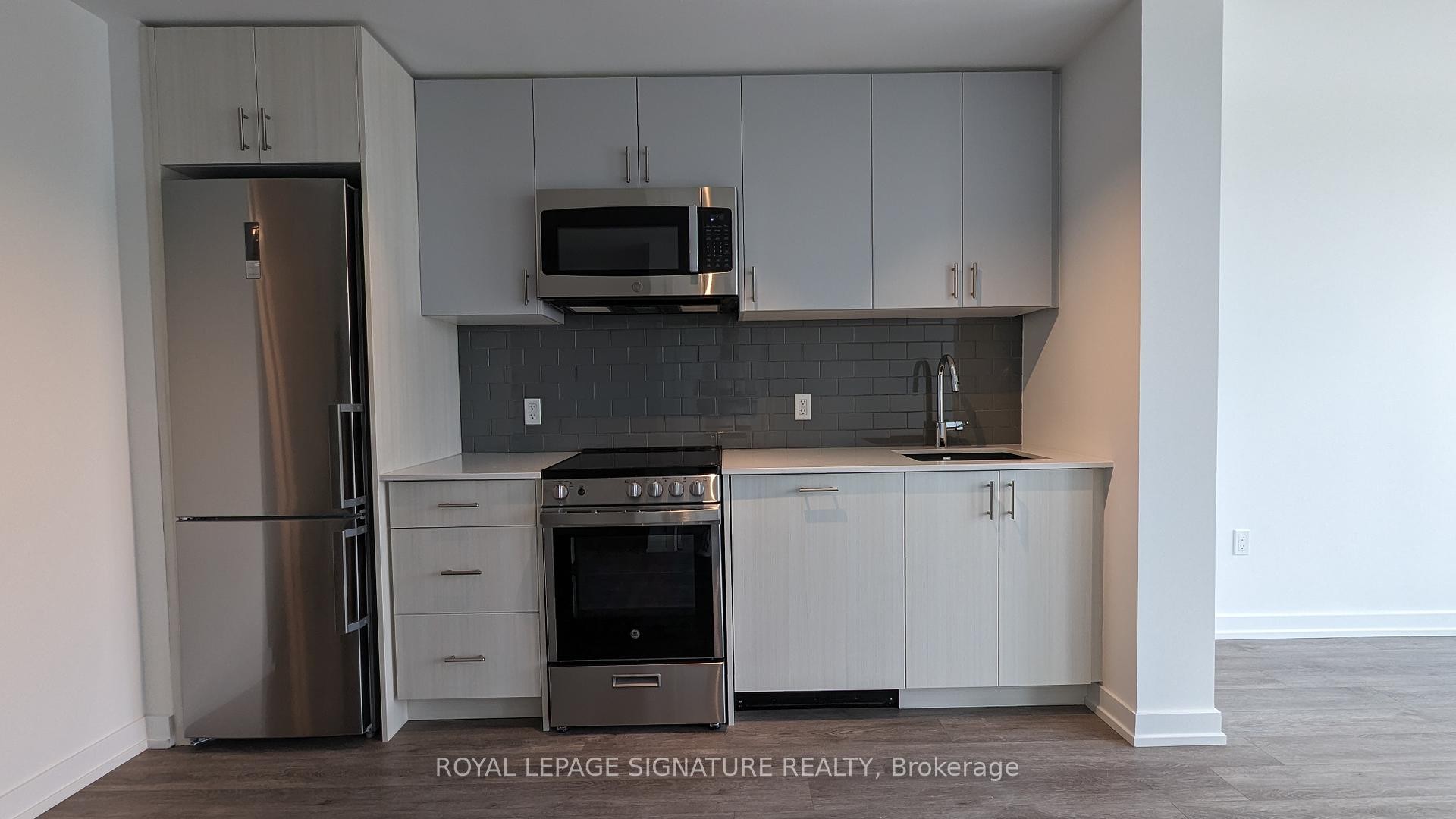 









1195


The Queensway

N/A, 404,
Toronto,




ON
M8Z 1R6

