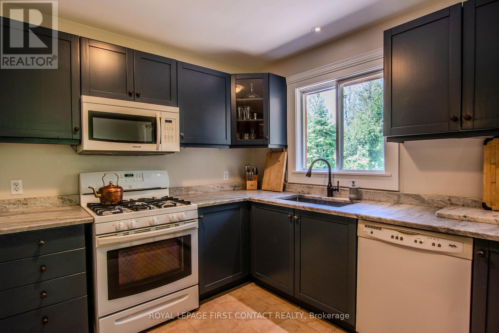 












5144 25TH SIDE ROAD

,
Essa,




Ontario
L0L2N0

