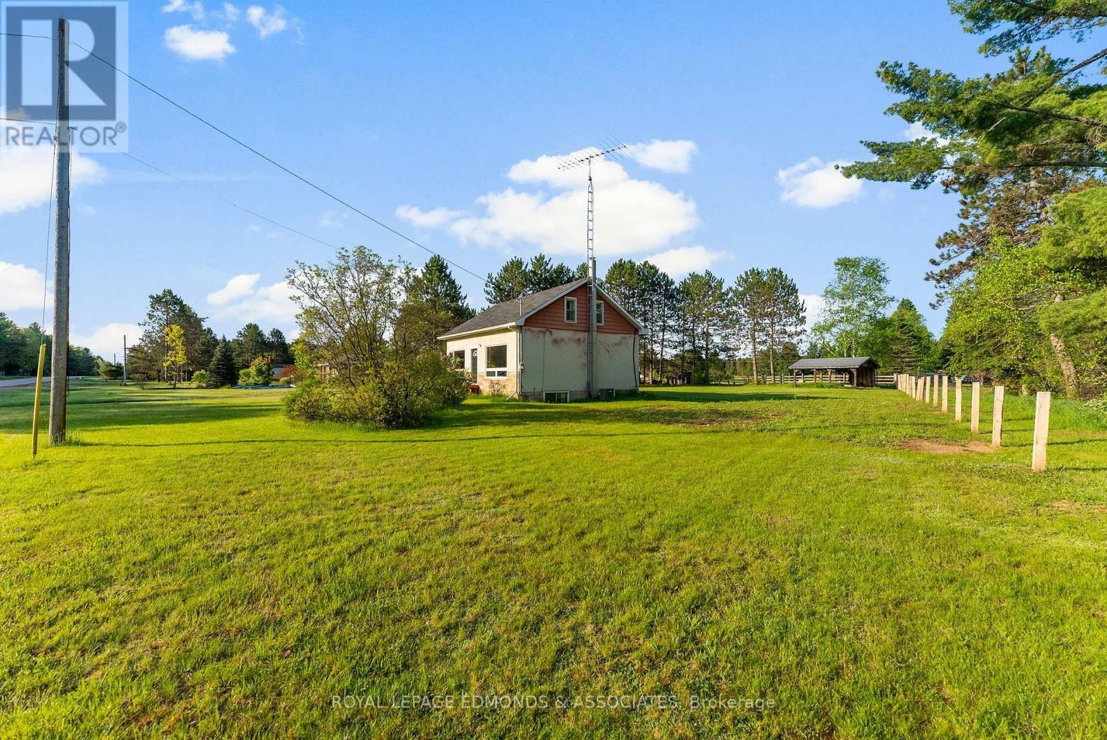 












3433 ROUND LAKE ROAD

,
Killaloe, Hagarty and Richards,




Ontario
K0J2A0

