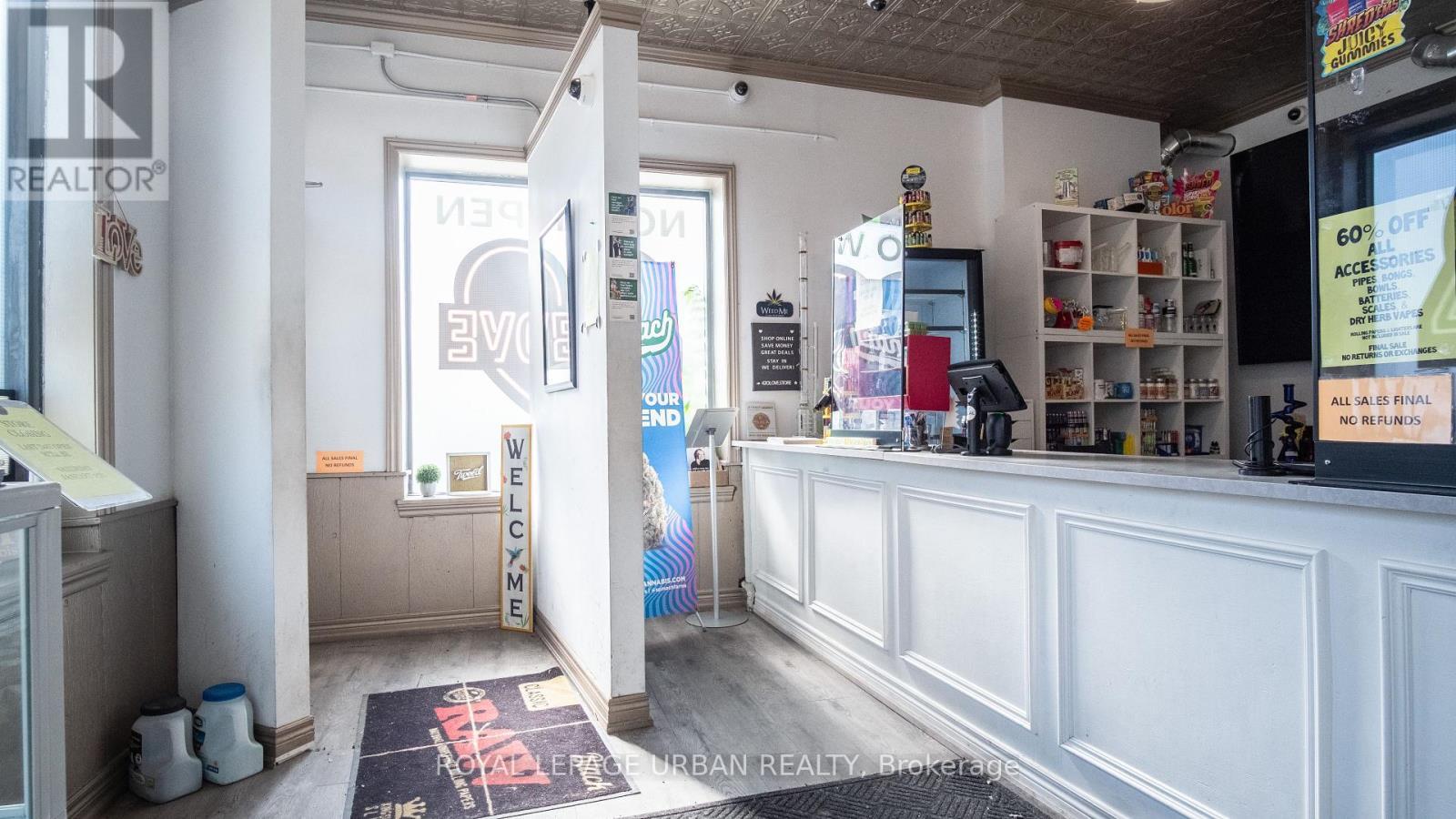 












976 MAIN STREET E

,
Hamilton,




Ontario
L8M1M8

