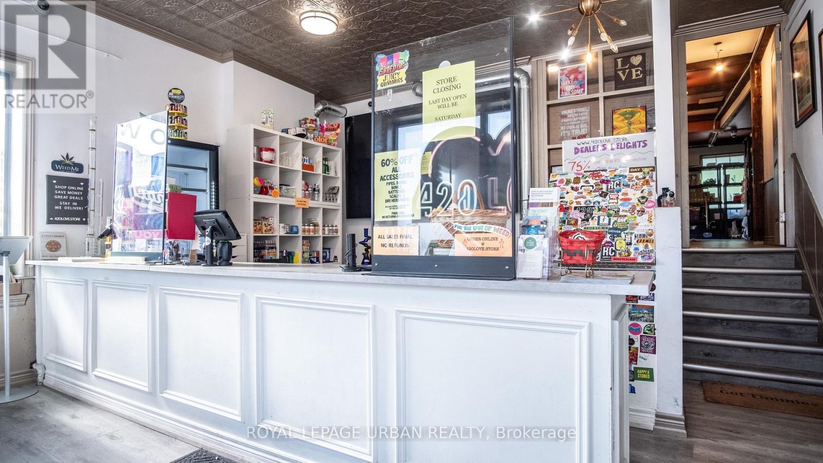 












976 MAIN STREET E

,
Hamilton,




Ontario
L8M1M8

