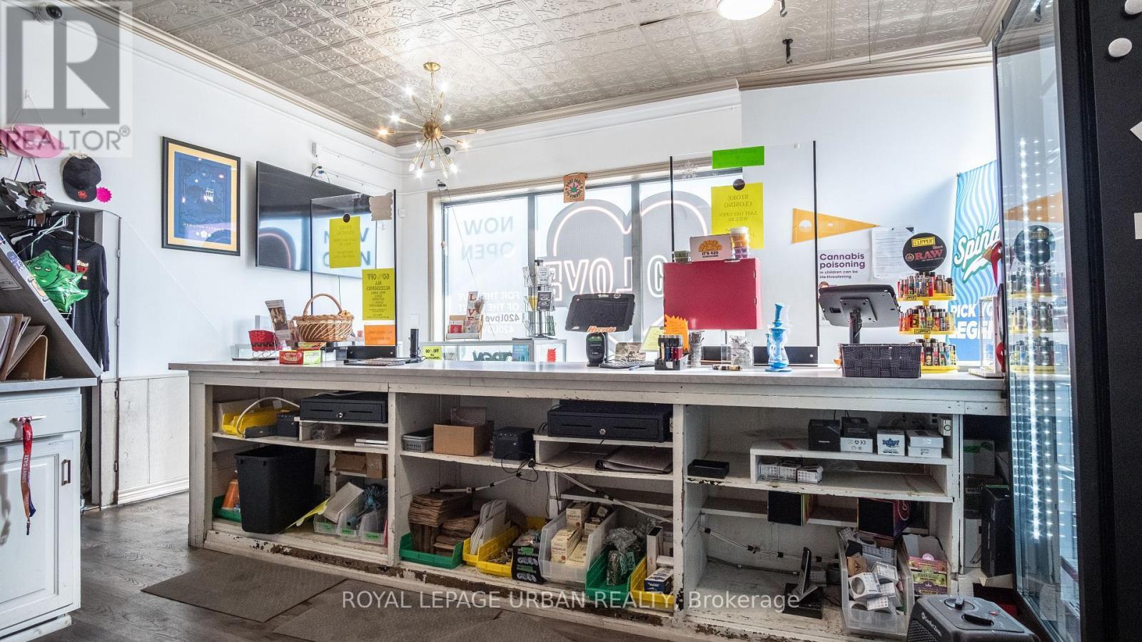 












976 MAIN STREET E

,
Hamilton,




Ontario
L8M1M8

