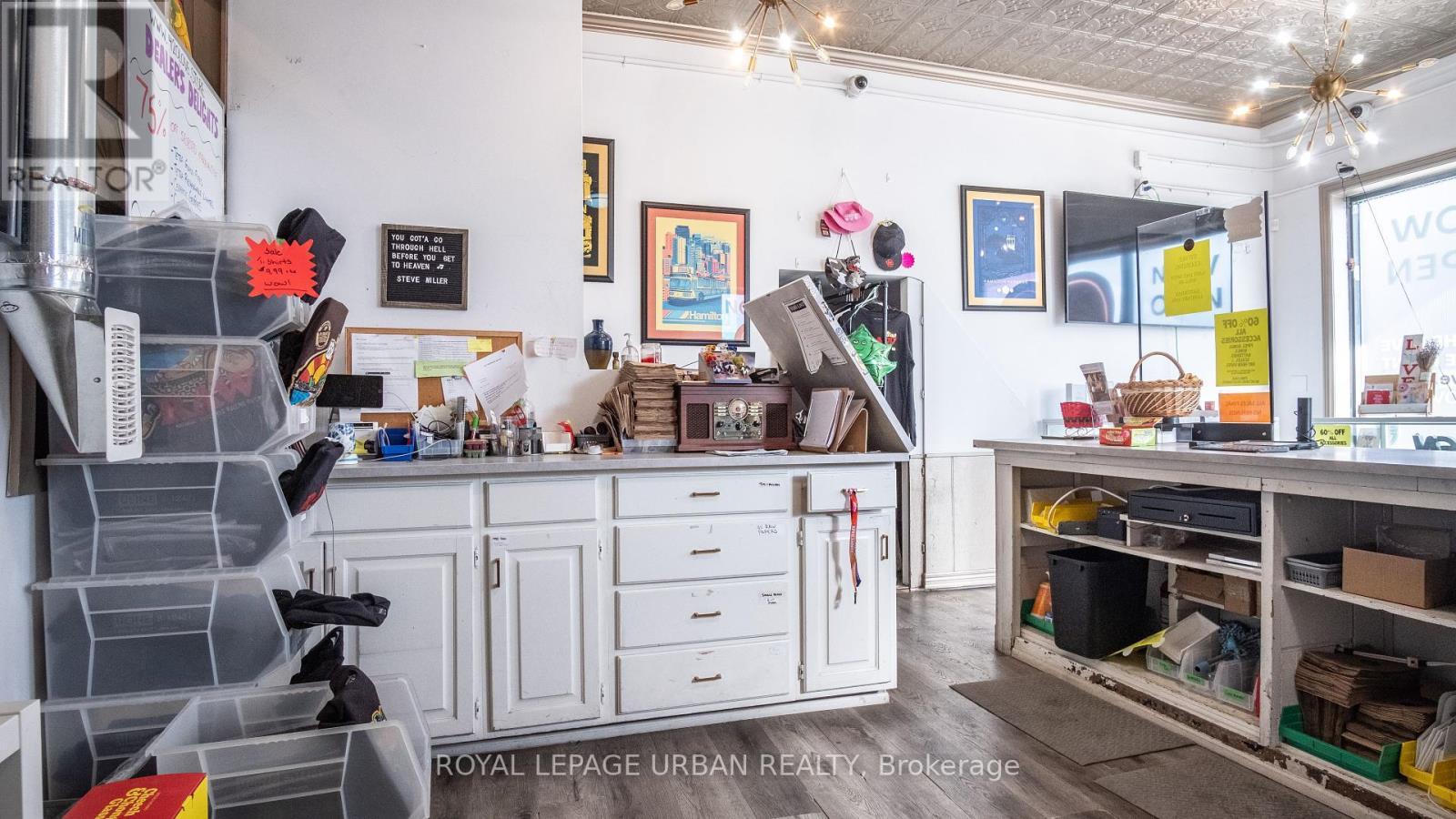












976 MAIN STREET E

,
Hamilton,




Ontario
L8M1M8

