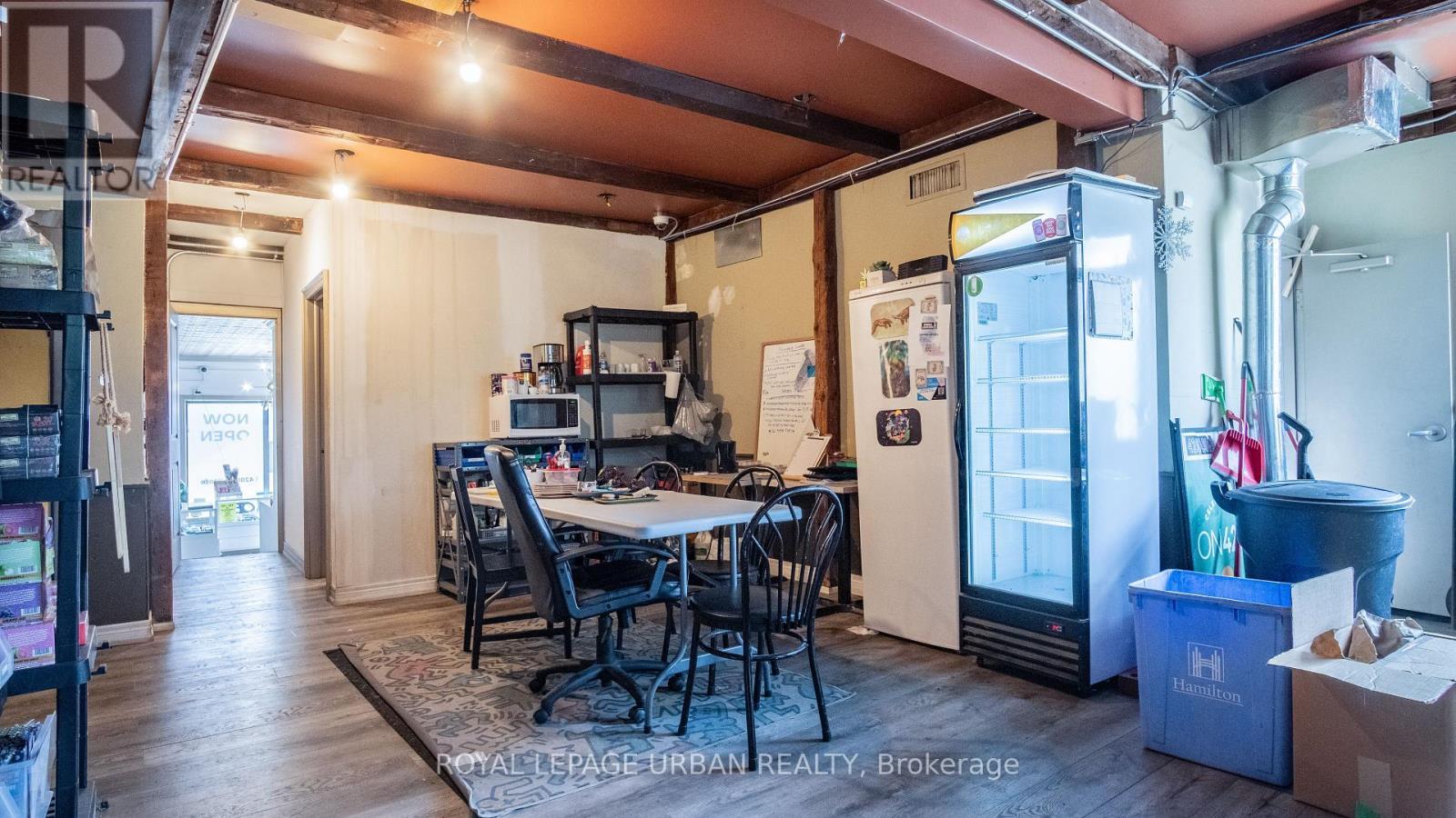 












976 MAIN STREET E

,
Hamilton,




Ontario
L8M1M8


