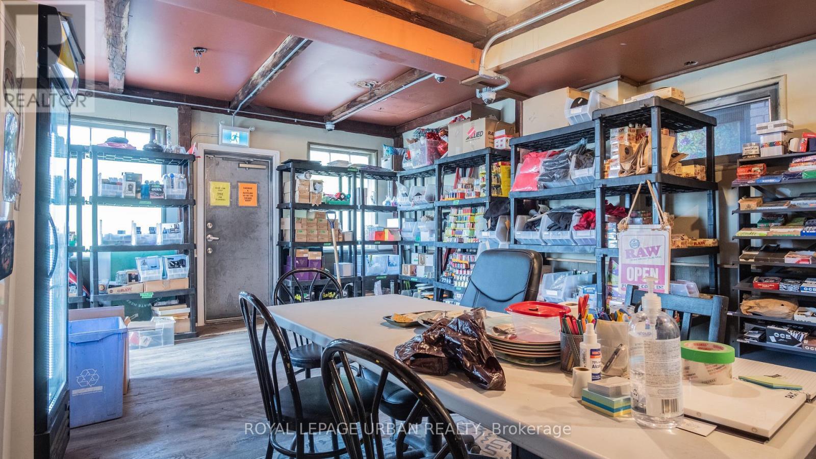 












976 MAIN STREET E

,
Hamilton,




Ontario
L8M1M8

