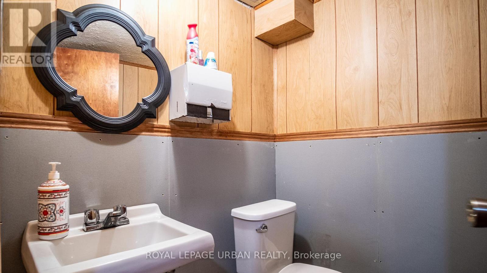 












976 MAIN STREET E

,
Hamilton,




Ontario
L8M1M8

