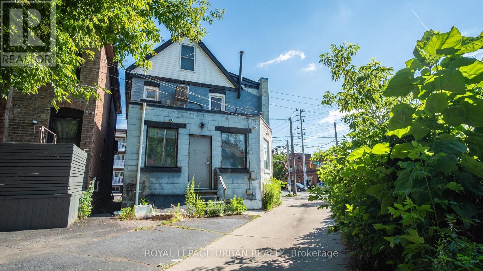 












976 MAIN STREET E

,
Hamilton,




Ontario
L8M1M8

