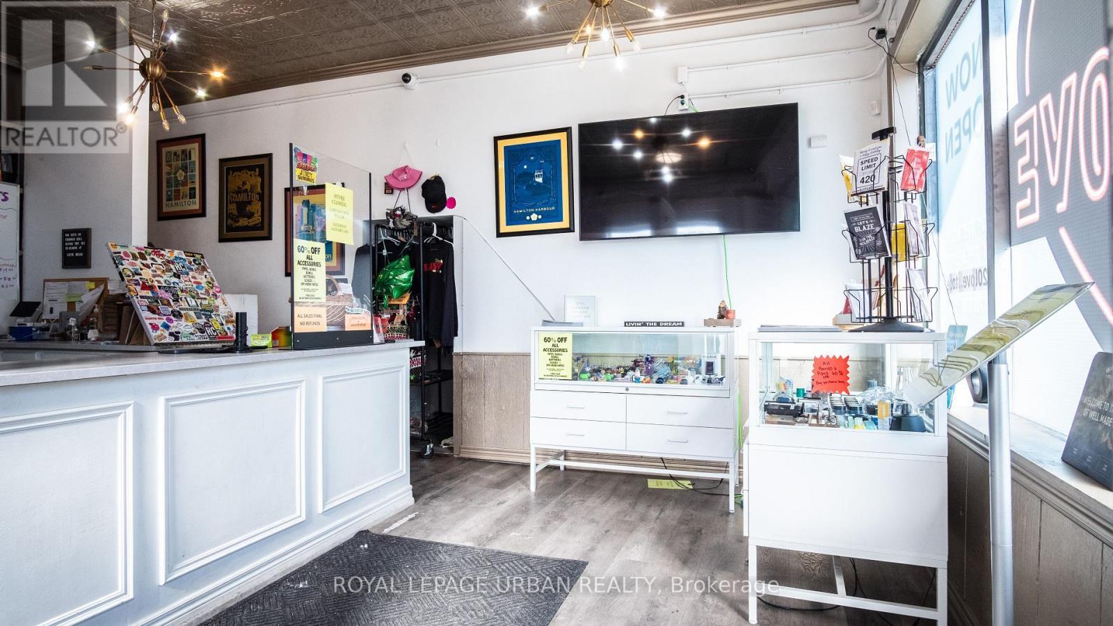 












976 MAIN STREET E

,
Hamilton,




Ontario
L8M1M8

