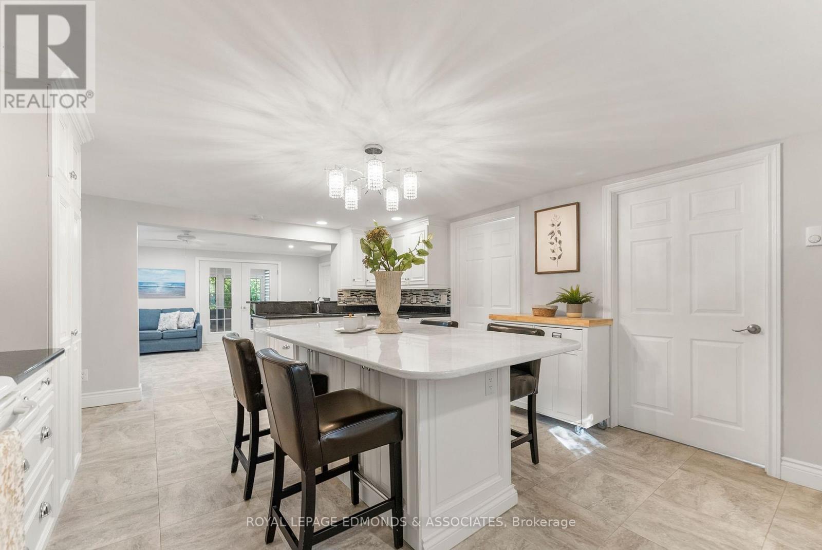 












731 FRANCIE LANE

,
Laurentian Valley,




Ontario
K8A6W2

