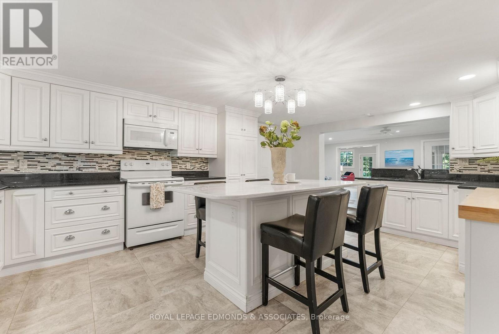 












731 FRANCIE LANE

,
Laurentian Valley,




Ontario
K8A6W2

