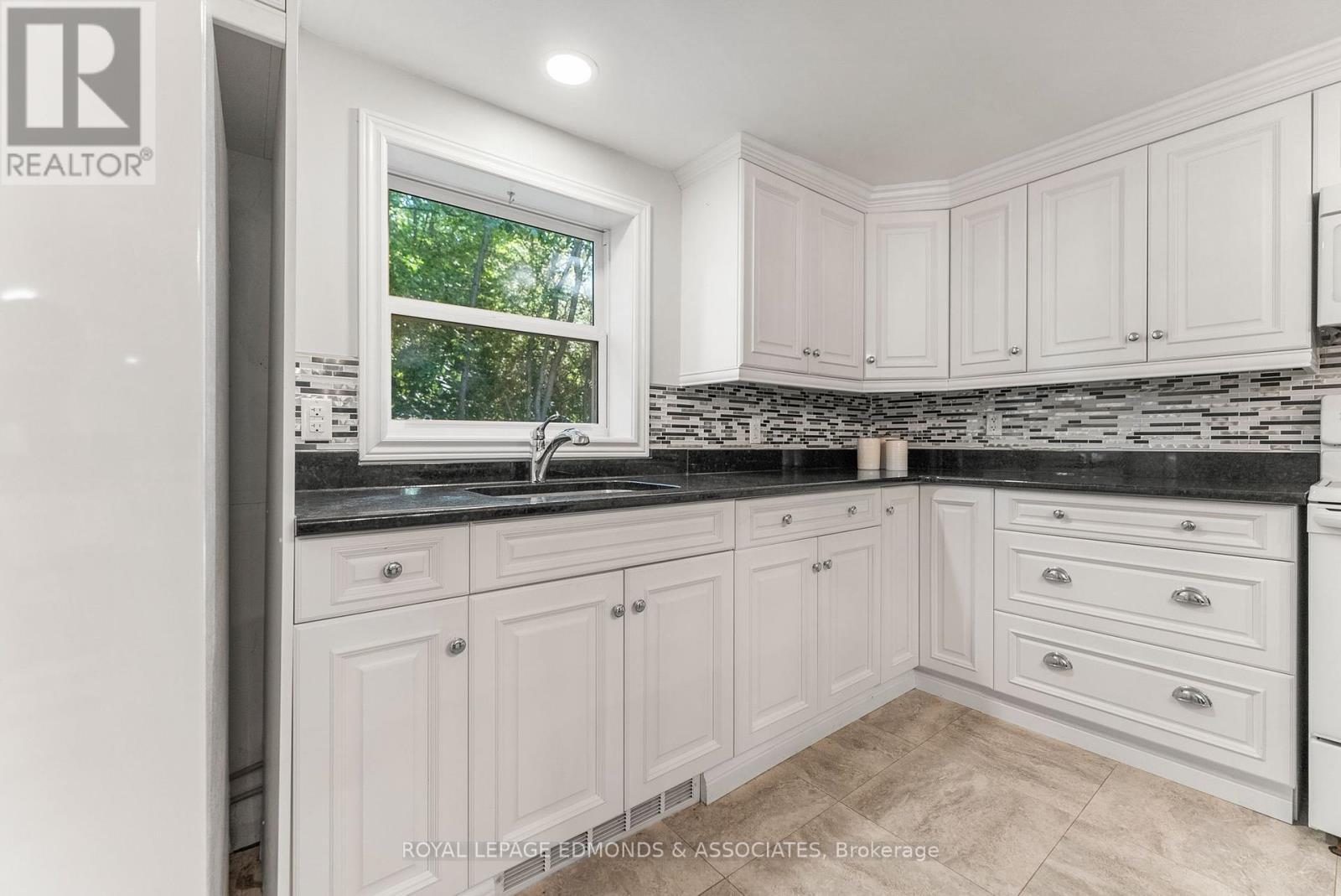 












731 FRANCIE LANE

,
Laurentian Valley,




Ontario
K8A6W2

