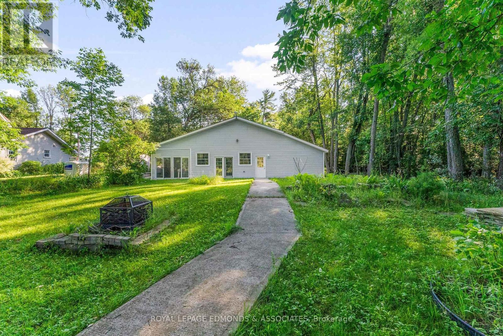 












731 FRANCIE LANE

,
Laurentian Valley,




Ontario
K8A6W2

