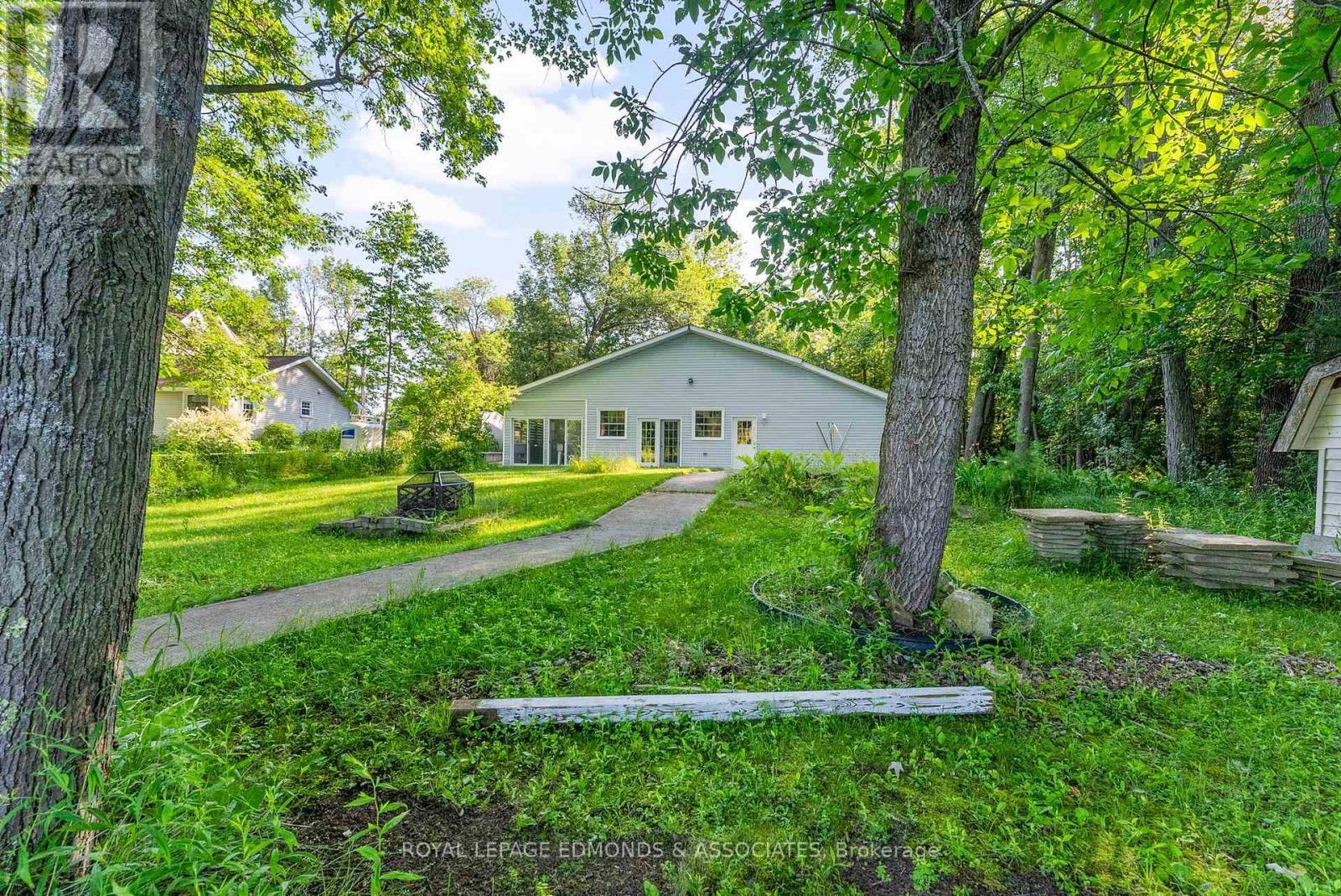 












731 FRANCIE LANE

,
Laurentian Valley,




Ontario
K8A6W2

