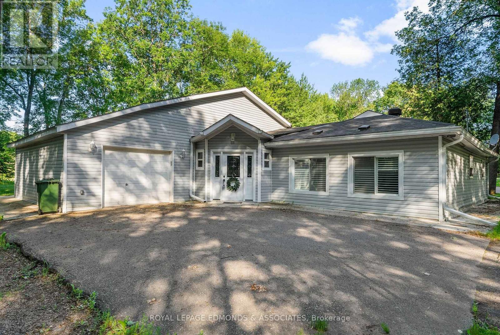 












731 FRANCIE LANE

,
Laurentian Valley,




Ontario
K8A6W2

