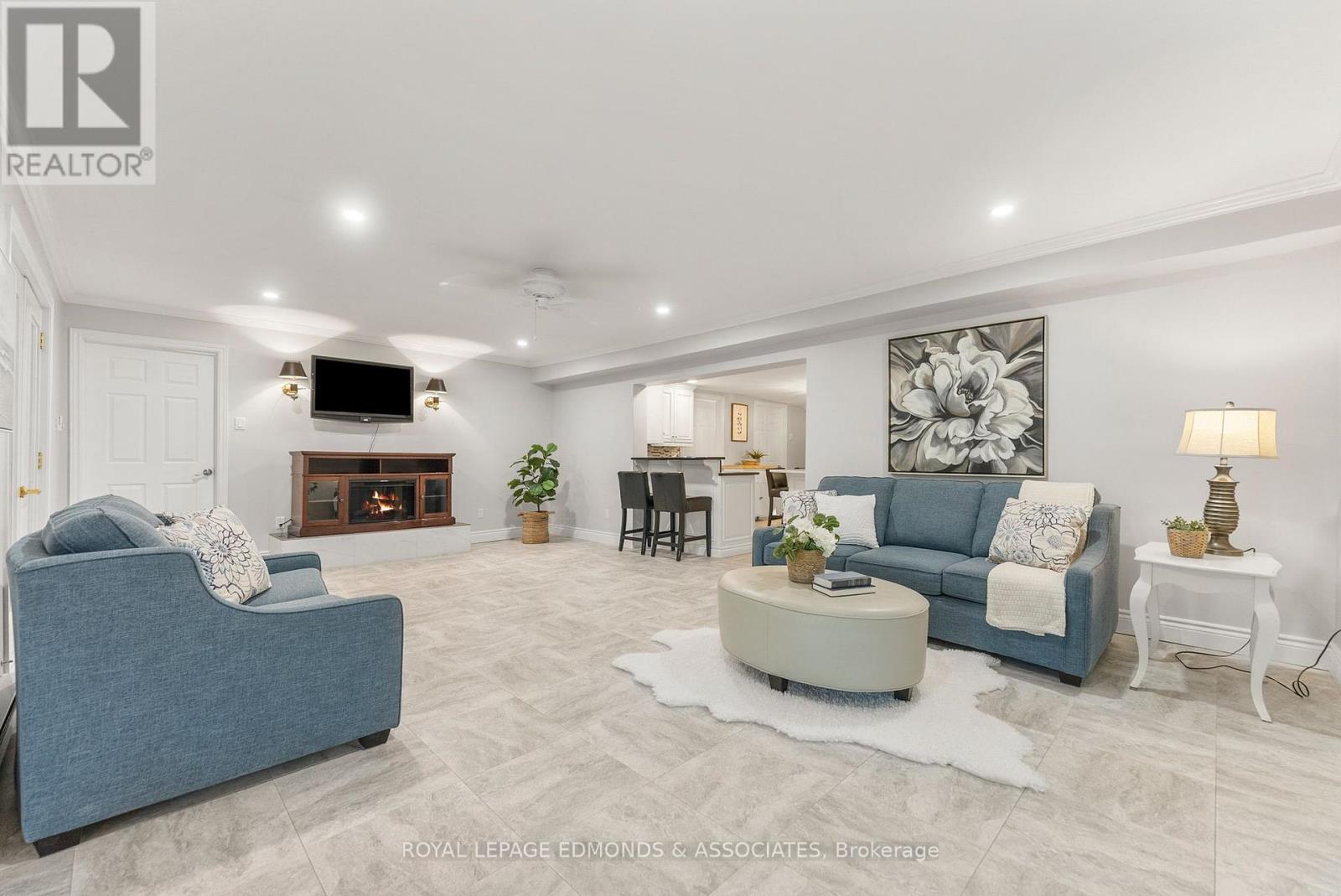 












731 FRANCIE LANE

,
Laurentian Valley,




Ontario
K8A6W2

