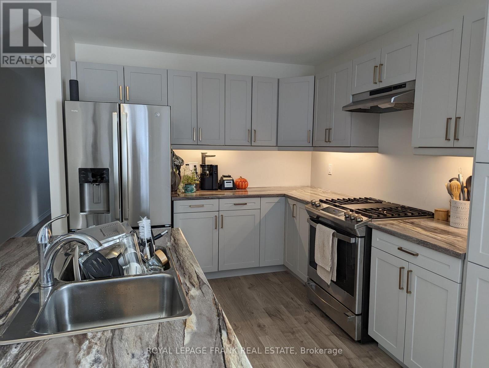 












508 JOSEPH GALE STREET

,
Cobourg,




Ontario
K9A3L4


