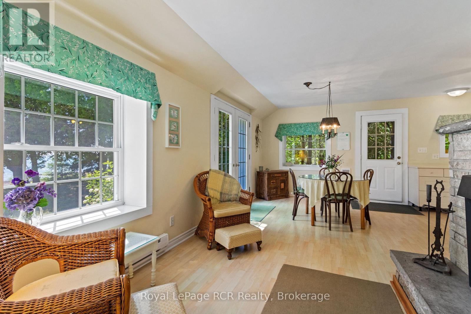 












115 ADELAIDE STREET

,
South Bruce Peninsula,




Ontario
N0H2T0

