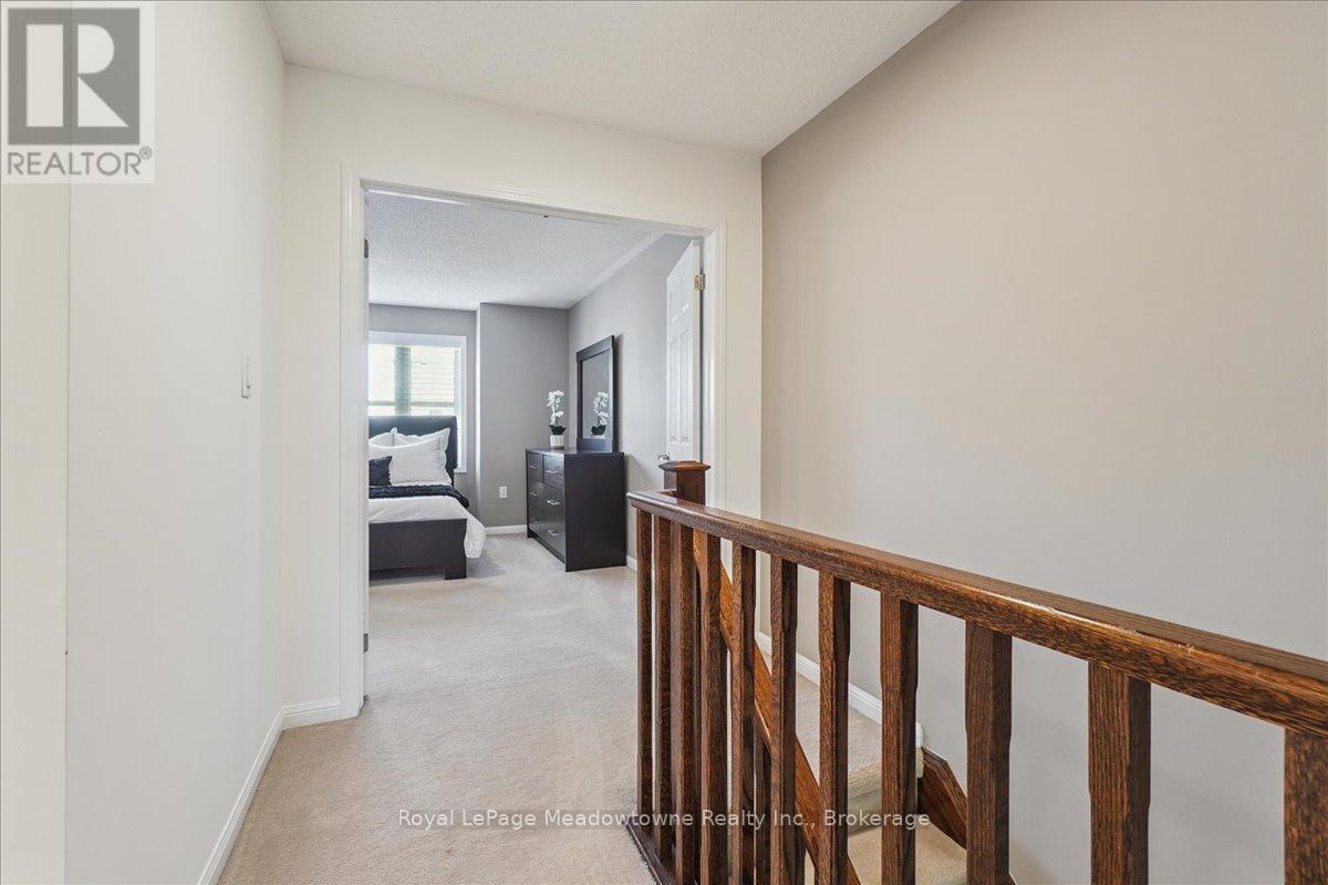 












661 SCOTT BOULEVARD

,
Milton (HA Harrison),




Ontario
L9T0P3

