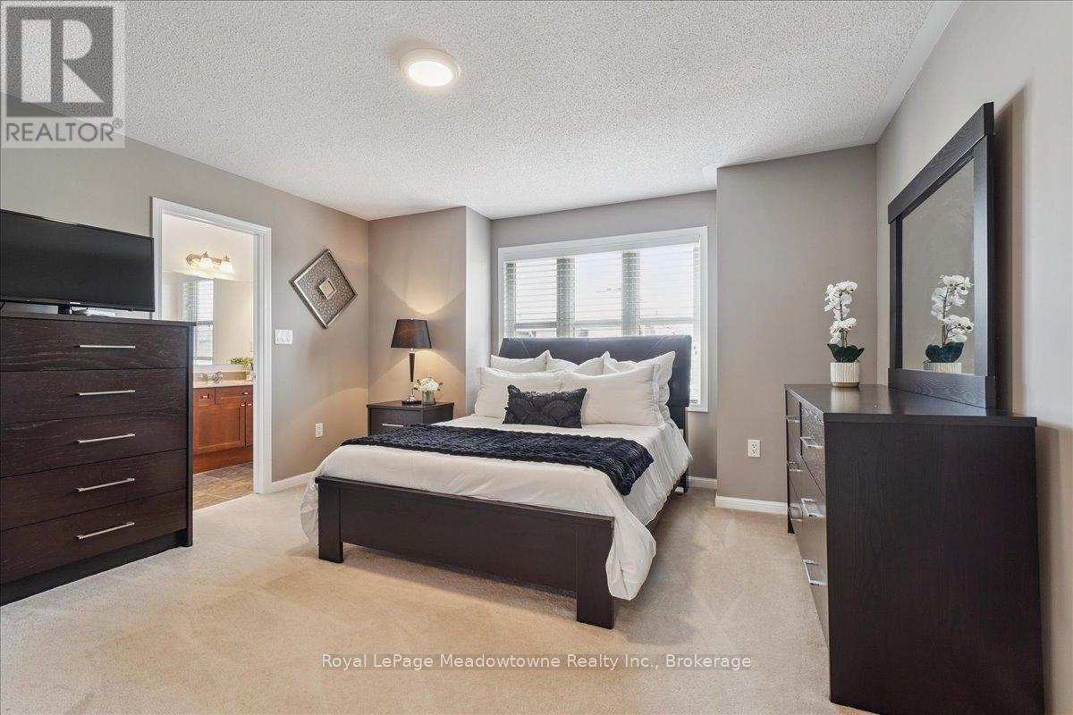 












661 SCOTT BOULEVARD

,
Milton (HA Harrison),




Ontario
L9T0P3

