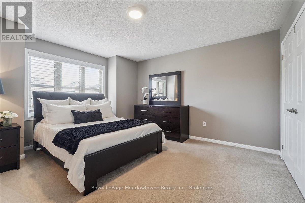 












661 SCOTT BOULEVARD

,
Milton (HA Harrison),




Ontario
L9T0P3

