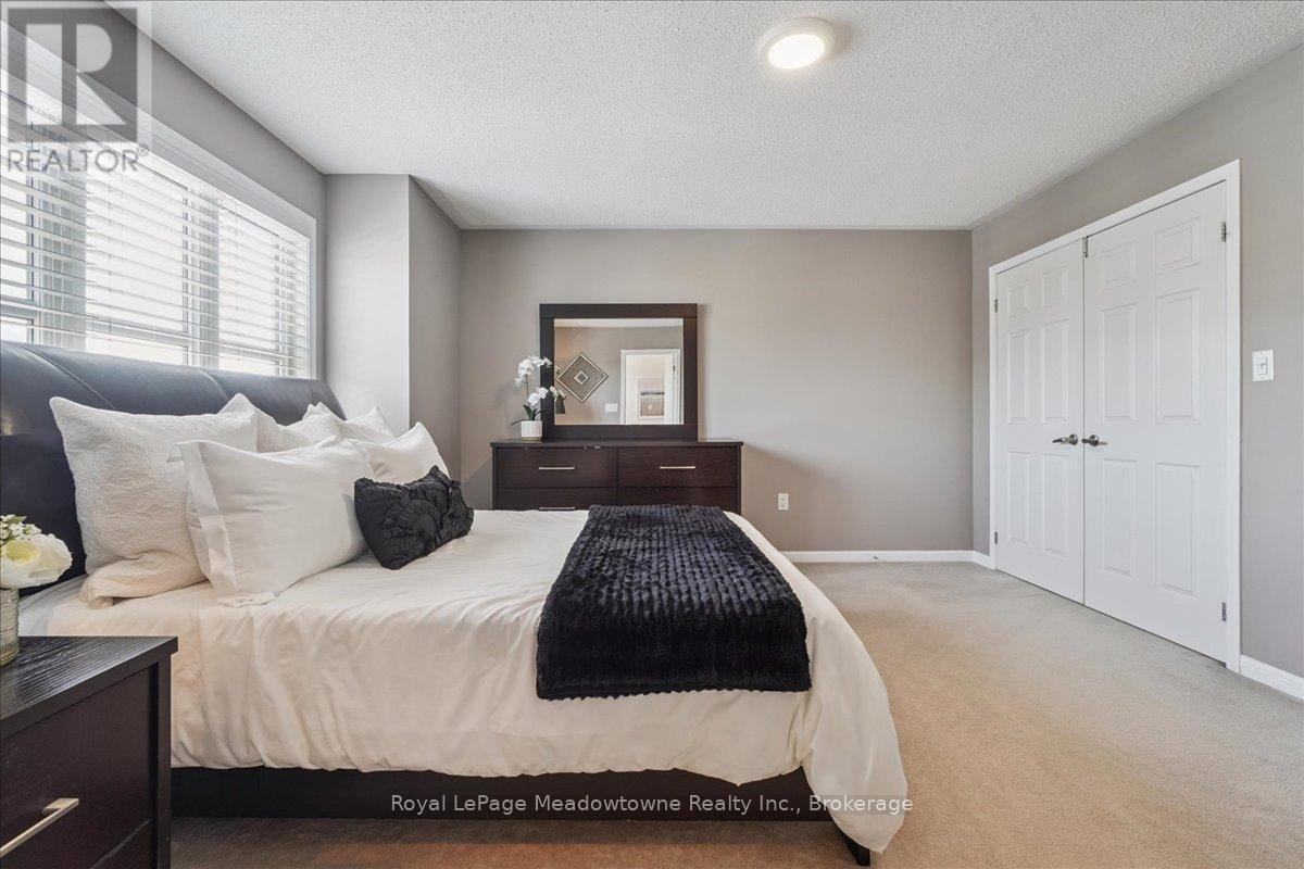












661 SCOTT BOULEVARD

,
Milton (HA Harrison),




Ontario
L9T0P3

