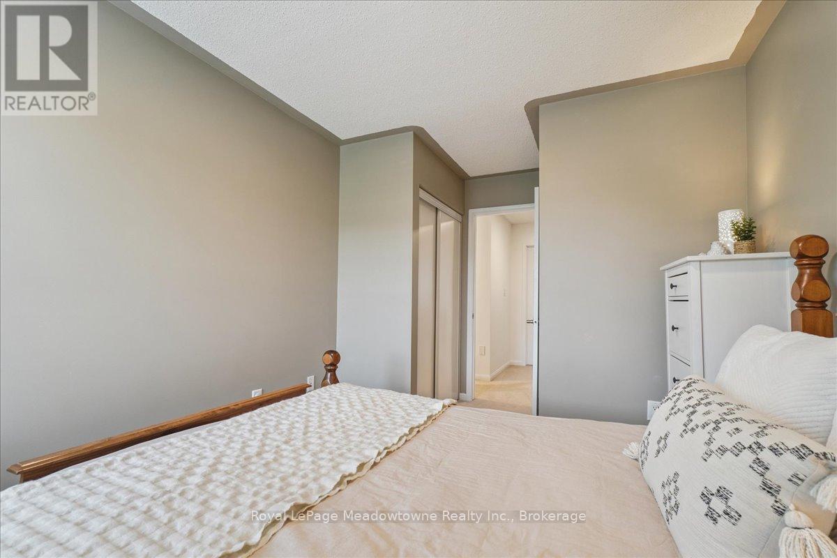 












661 SCOTT BOULEVARD

,
Milton (HA Harrison),




Ontario
L9T0P3

