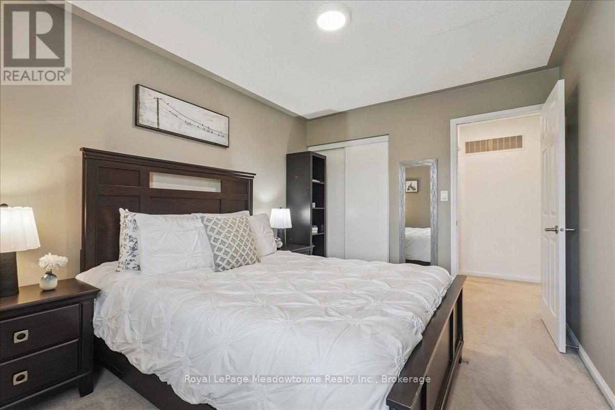 












661 SCOTT BOULEVARD

,
Milton (HA Harrison),




Ontario
L9T0P3

