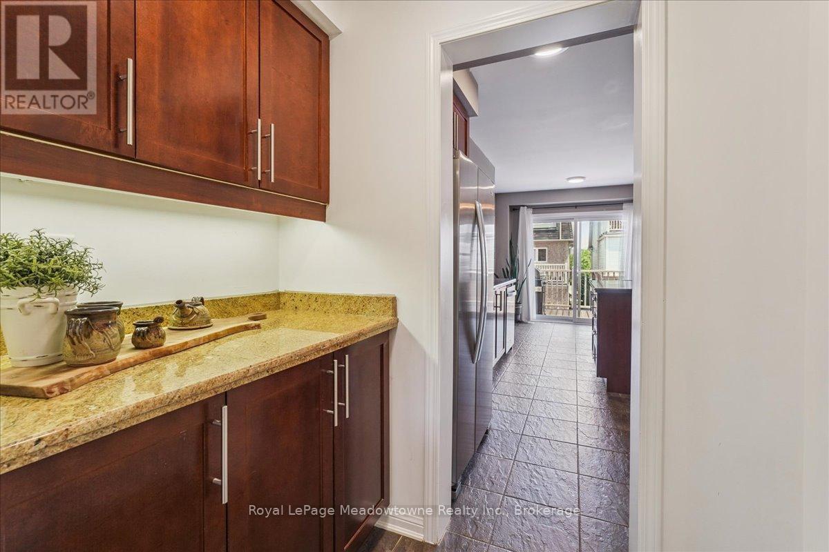 












661 SCOTT BOULEVARD

,
Milton (HA Harrison),




Ontario
L9T0P3

