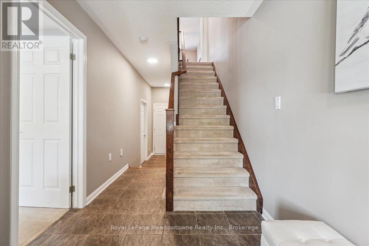 












661 SCOTT BOULEVARD

,
Milton (HA Harrison),




Ontario
L9T0P3

