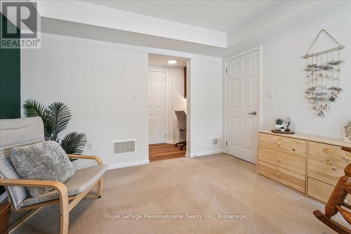 












661 SCOTT BOULEVARD

,
Milton (HA Harrison),




Ontario
L9T0P3

