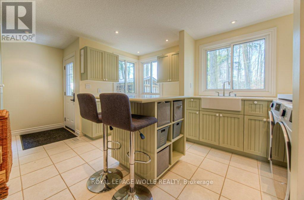 












2229 HERRGOTT ROAD

,
Wellesley,




Ontario
N0B2M0

