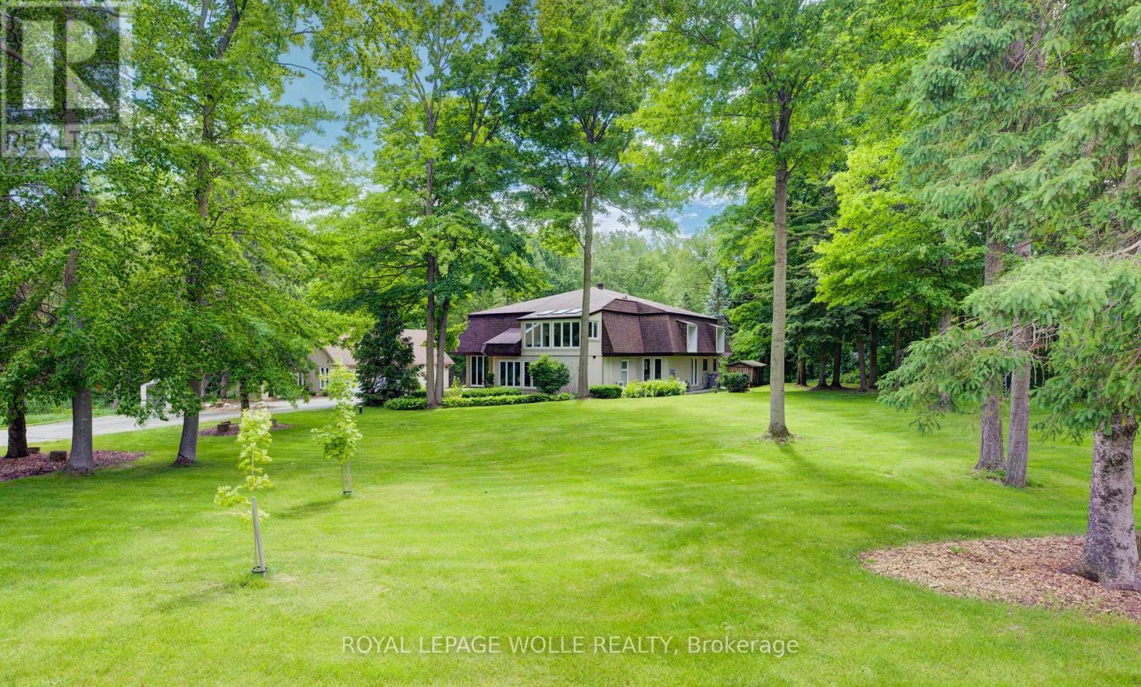 












2229 HERRGOTT ROAD

,
Wellesley,




Ontario
N0B2M0

