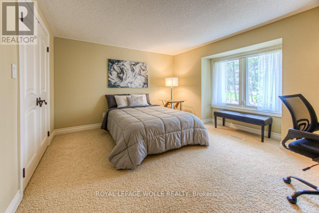 












2229 HERRGOTT ROAD

,
Wellesley,




Ontario
N0B2M0

