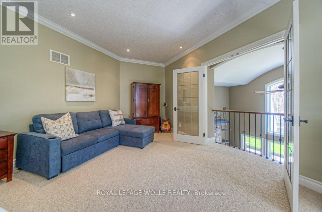 












2229 HERRGOTT ROAD

,
Wellesley,




Ontario
N0B2M0

