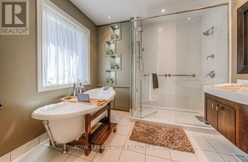 












2229 HERRGOTT ROAD

,
Wellesley,




Ontario
N0B2M0

