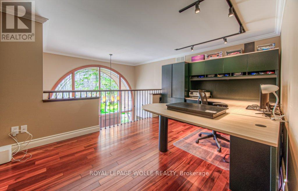












2229 HERRGOTT ROAD

,
Wellesley,




Ontario
N0B2M0

