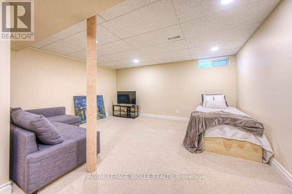 












2229 HERRGOTT ROAD

,
Wellesley,




Ontario
N0B2M0

