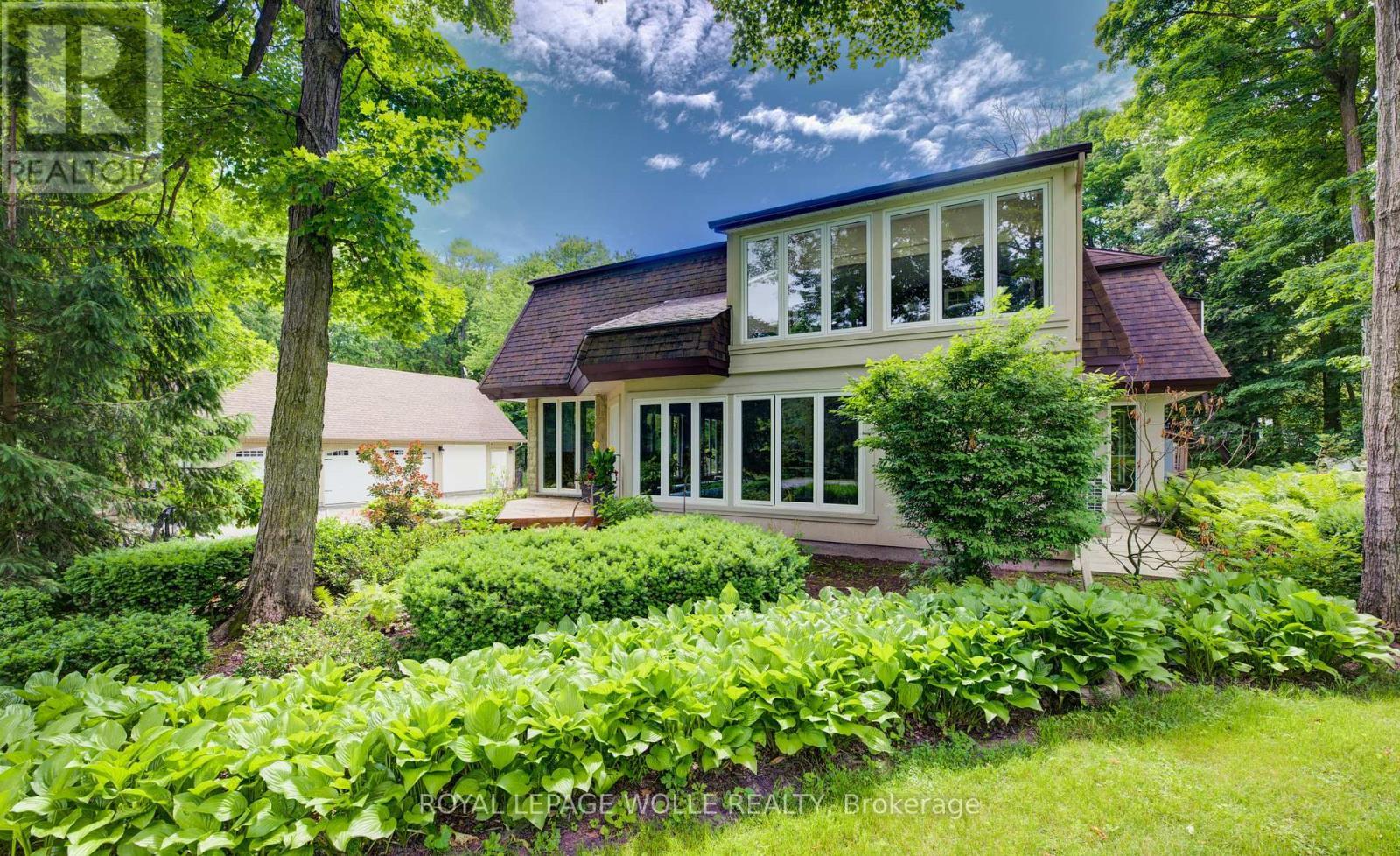 












2229 HERRGOTT ROAD

,
Wellesley,




Ontario
N0B2M0

