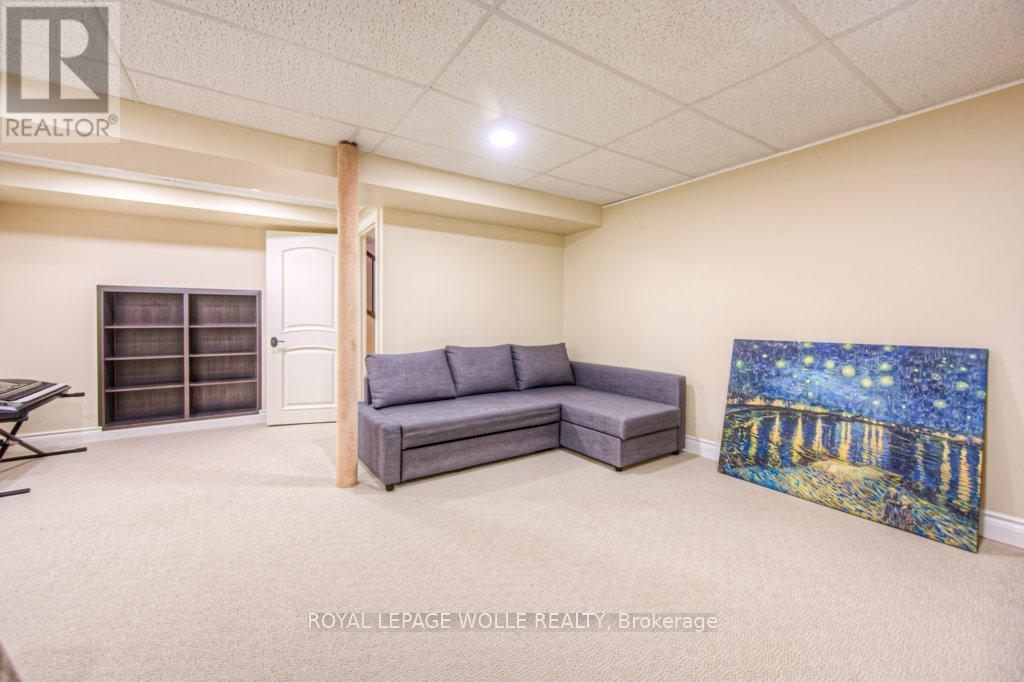 












2229 HERRGOTT ROAD

,
Wellesley,




Ontario
N0B2M0

