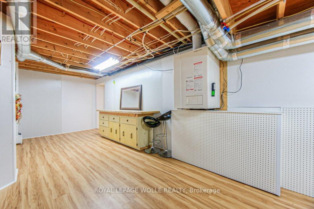 












2229 HERRGOTT ROAD

,
Wellesley,




Ontario
N0B2M0

