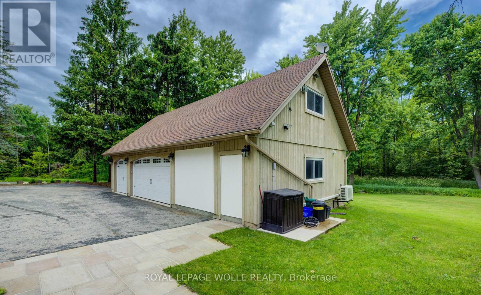 












2229 HERRGOTT ROAD

,
Wellesley,




Ontario
N0B2M0

