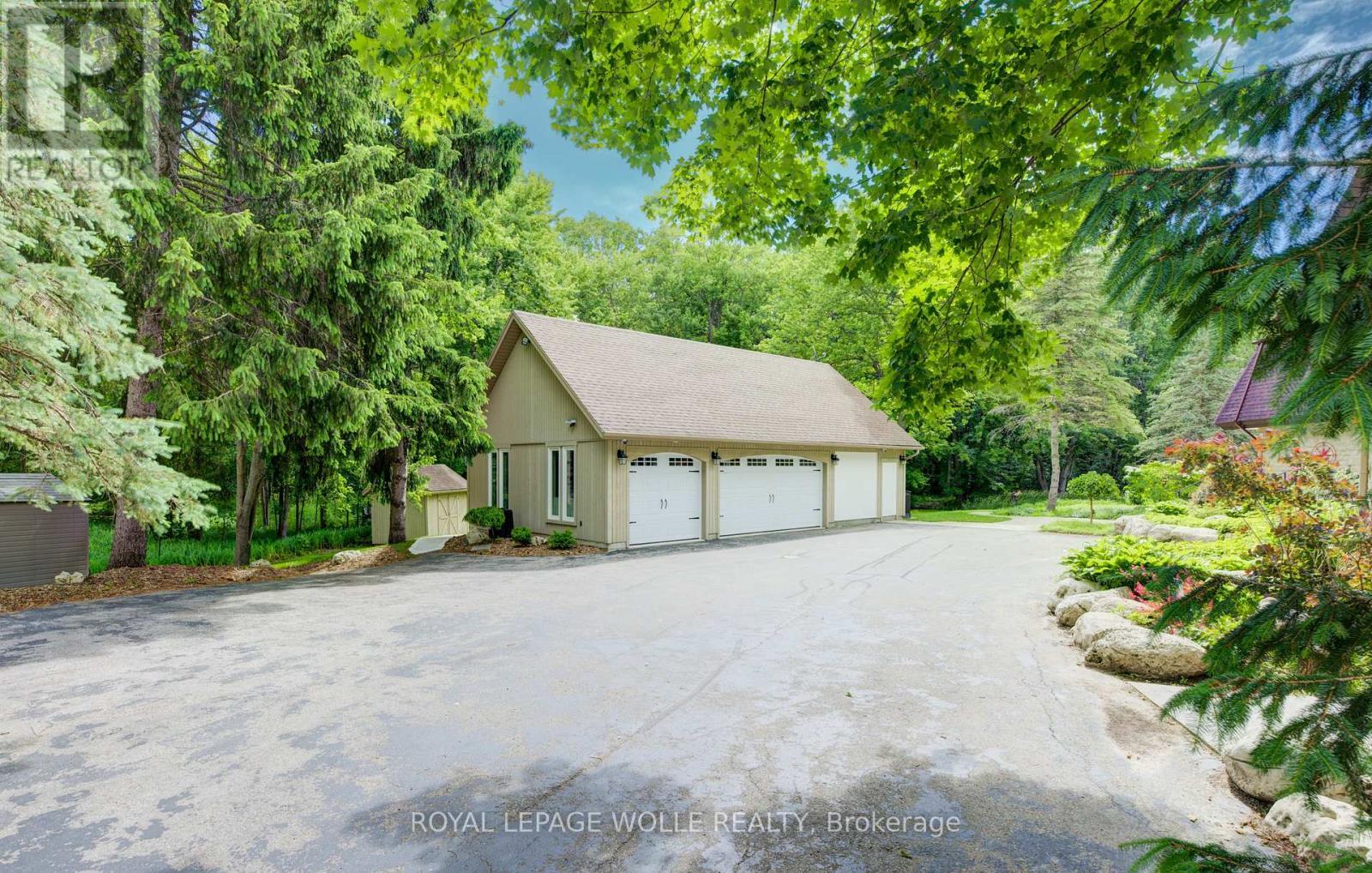 












2229 HERRGOTT ROAD

,
Wellesley,




Ontario
N0B2M0

